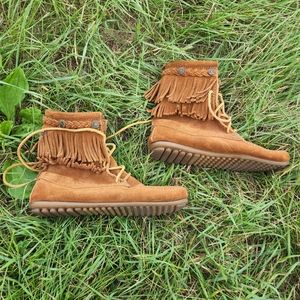 Size 8 Minnetonka tramper moccasins